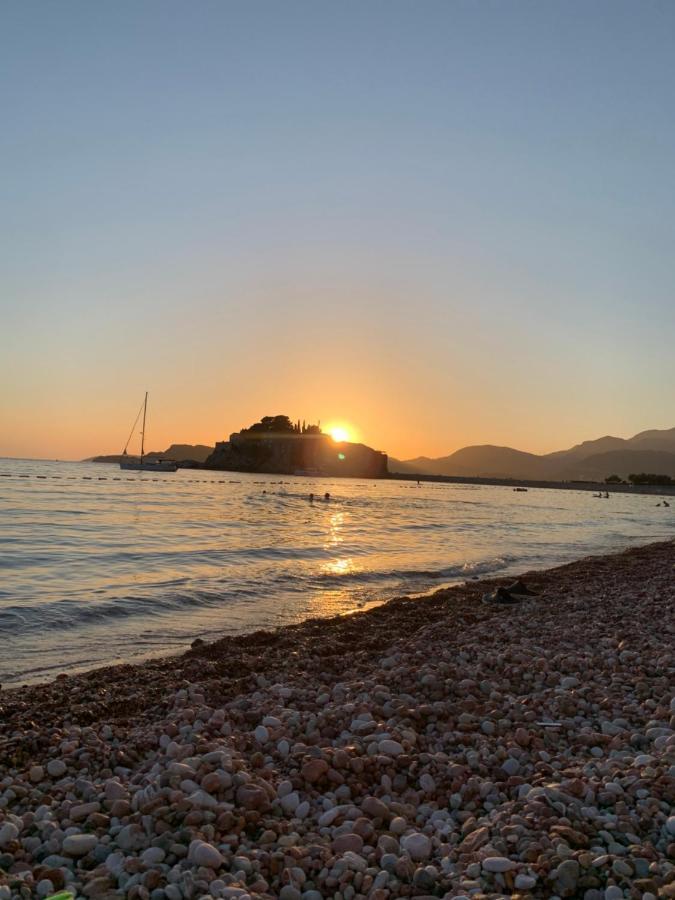 Pine&Sea Beach Retreat Sveti Stefan Kültér fotó