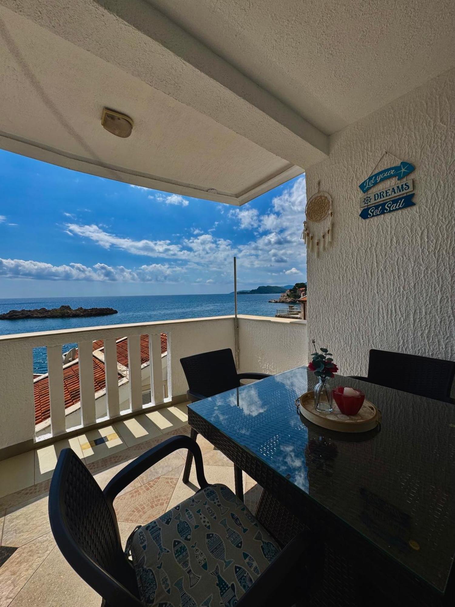 Pine&Sea Beach Retreat Sveti Stefan Kültér fotó