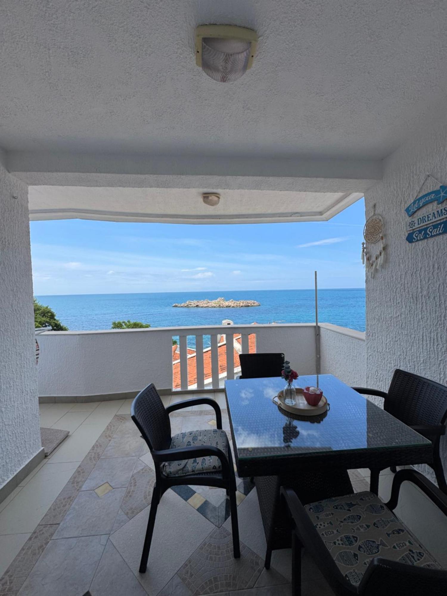 Pine&Sea Beach Retreat Sveti Stefan Kültér fotó