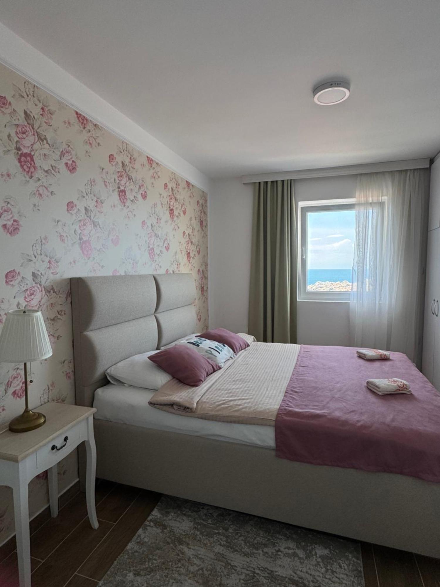 Pine&Sea Beach Retreat Sveti Stefan Kültér fotó